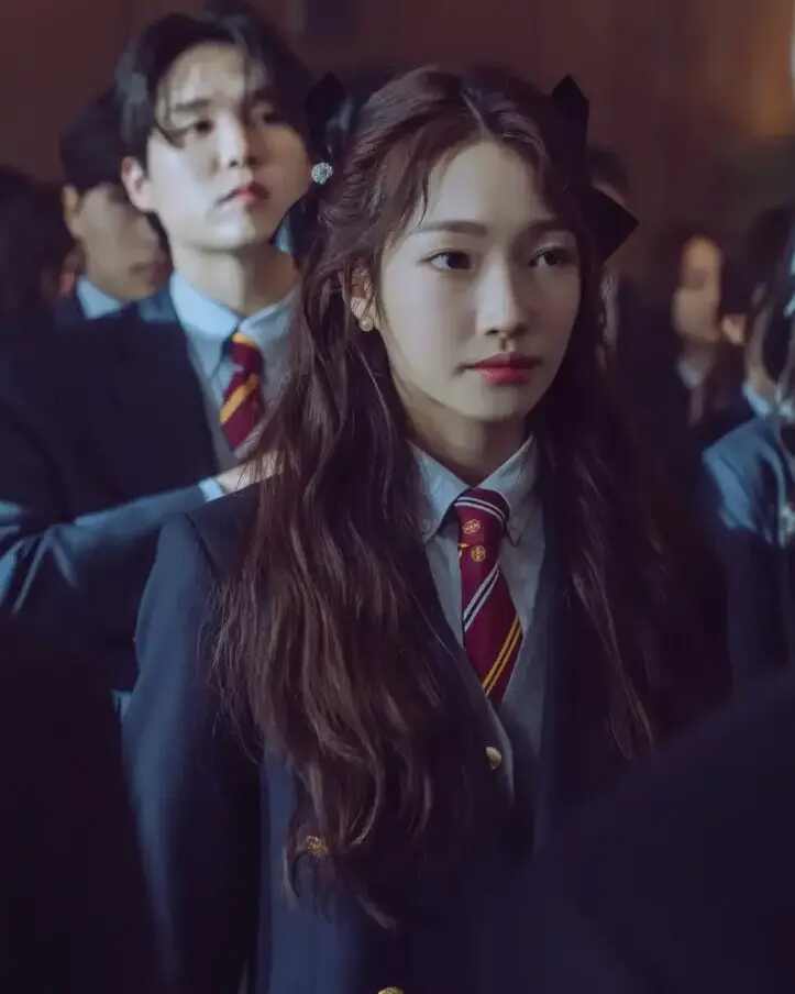 8重點統整！Netflix韓劇《名校的階梯》神秘轉學生瓦解菁英階級文化×校園霸凌！